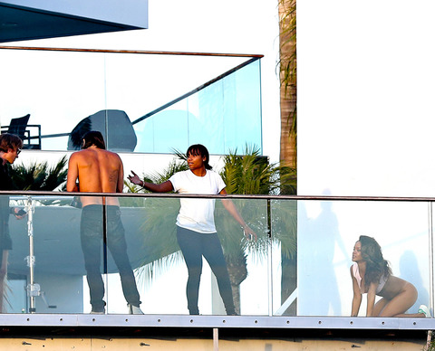 Exclusive - Rihanna Does a Skin Photo Shoot Half Naked in the Hollywood Hills