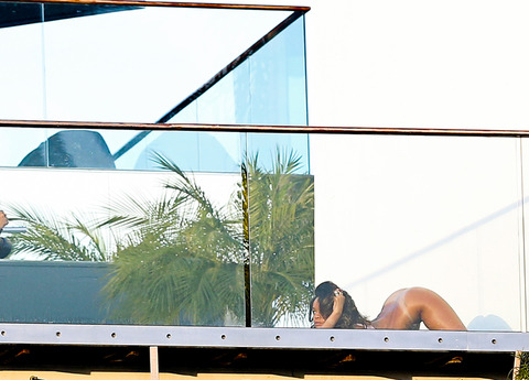 Exclusive - Rihanna Does a Skin Photo Shoot Half Naked in the Hollywood Hills