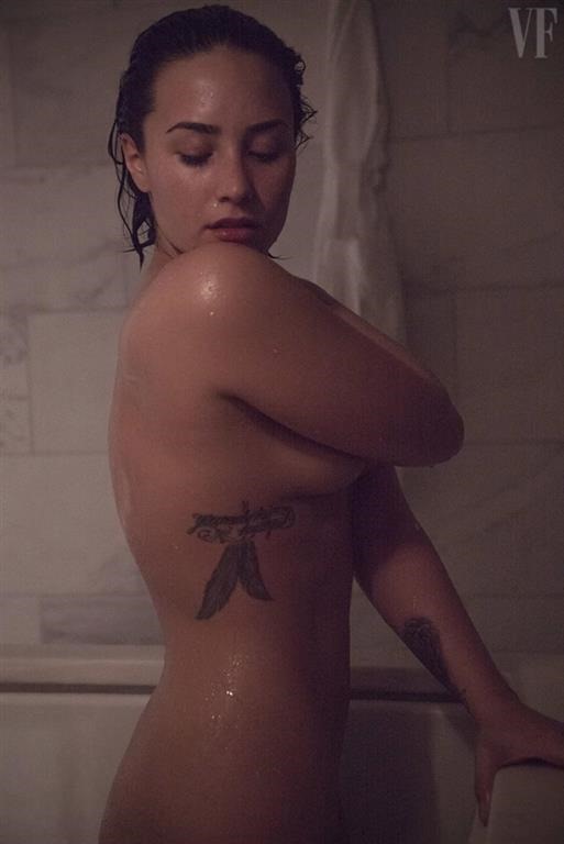 demi-lovato-NAKED-5