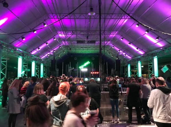 1,w=596,q=high,c=0.bild