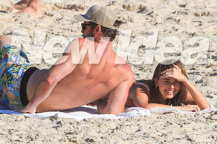 liam-hemsworth-gabriella-beach-kiss-exclusive-19