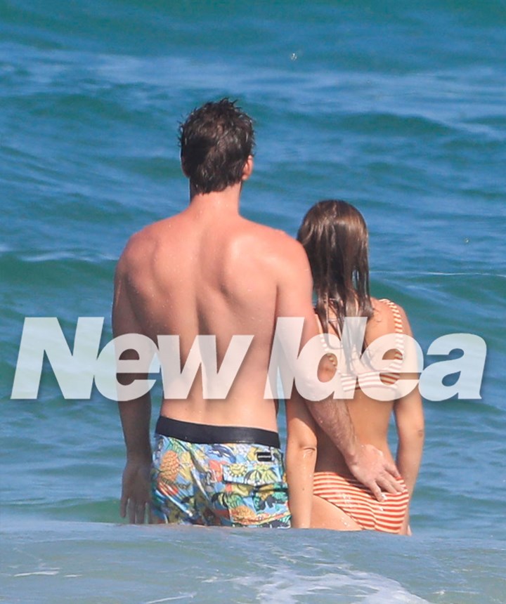 liam-hemsworth-gabriella-beach-kiss-exclusive-6