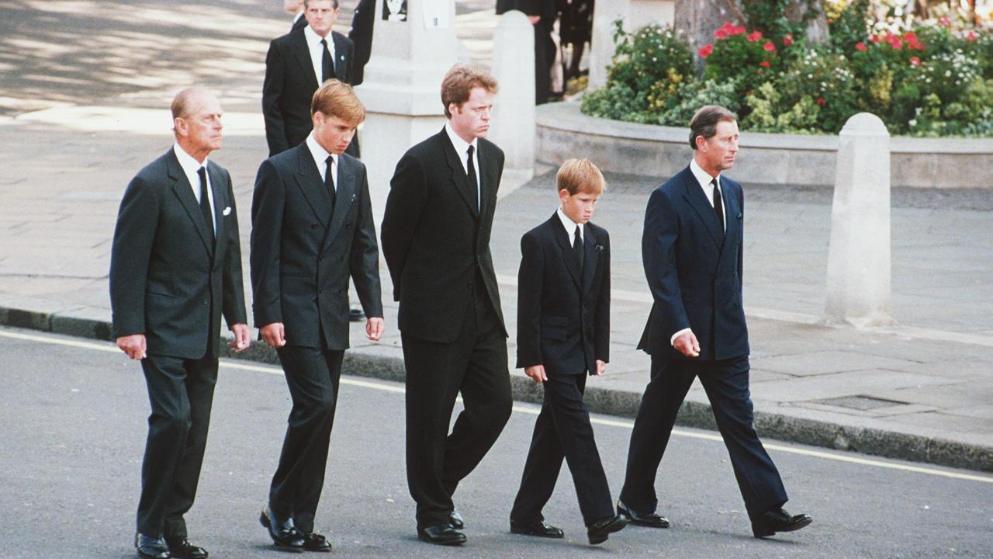 1,w=993,q=high,c=0.bild