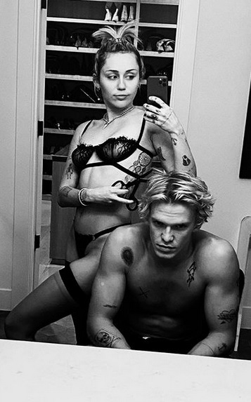 Miley Cyrus & Cody Simpson