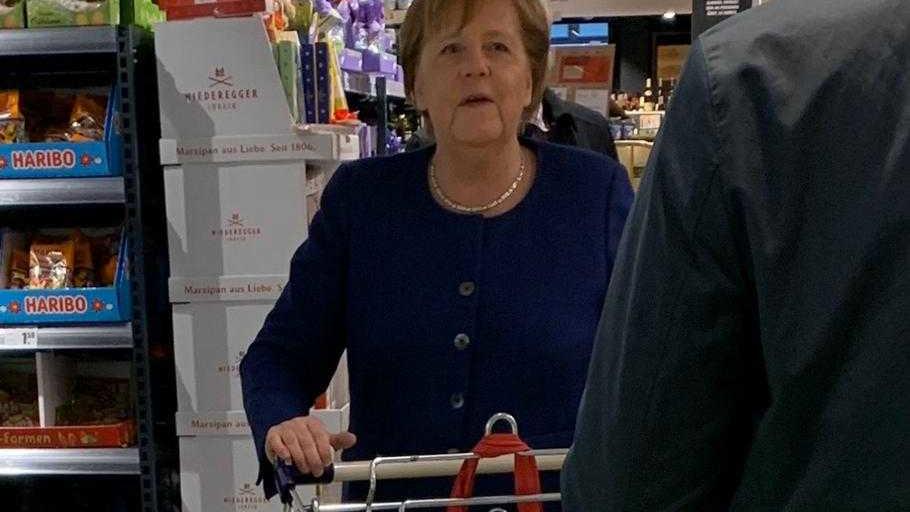 trotz-corona-pandemie-angela-merkel-geht-selbst-im-supermarkt-einkaufen