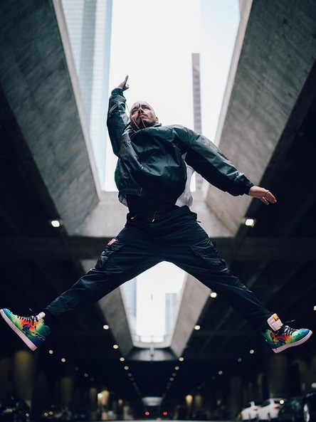 Play Radio - J BALVIN PARAÅ Ä 