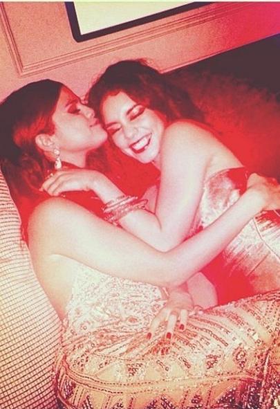 Selena Gomez & Vanessa Hudgens